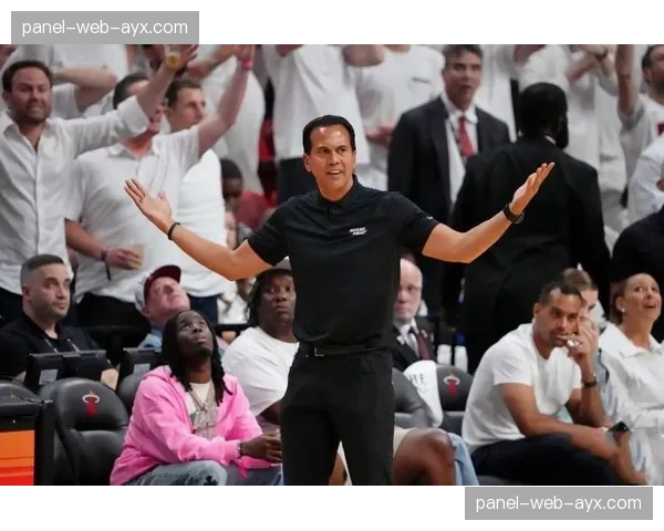 特写：关键时刻挑战成功，热火主帅斯波尔斯特拉的决胜博弈