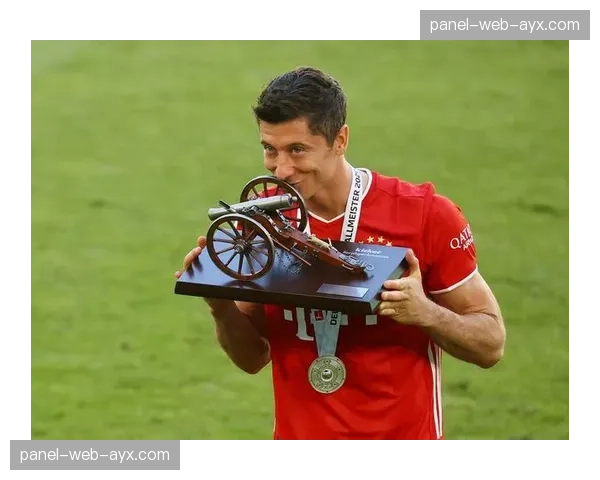 “莱万多夫斯基传记作者：留在巴萨已不再是波兰前锋的优先选项”